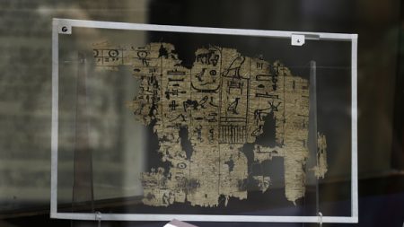 Egipto: Exponen el papiro más antiguo encontrado hasta ahora