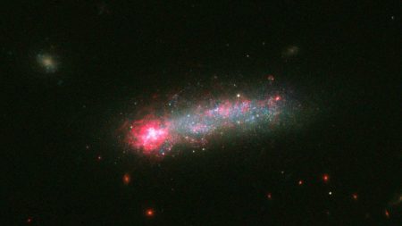 Hubble revela imágenes del nacimiento de estrellas en la galaxia Kiso 5639