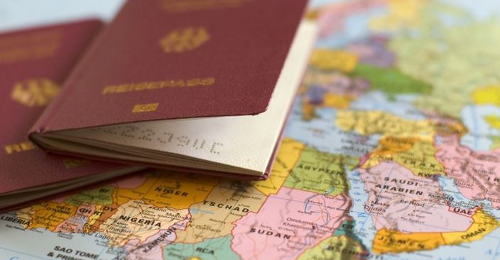 Viajar con DNI caducado puede ser un problema según el destino y como alternativa es mejor el pasaporte. (Getty Images/Creative)