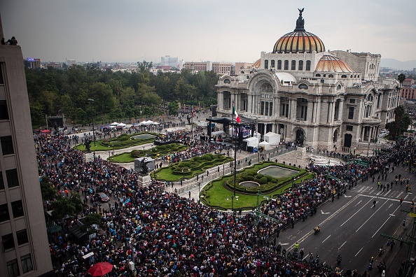 Así fue la despedida de Juan Gabriel en el Palacio de Bellas Artes de México (foto Anadolu Agency / Getty Images)