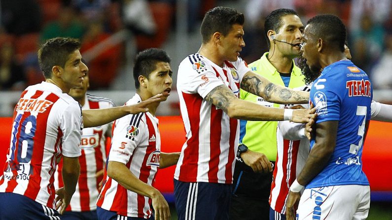 Jugadores de Chivas y Veracruz (foto HECTOR GUERRERO/AFP/Getty Images)