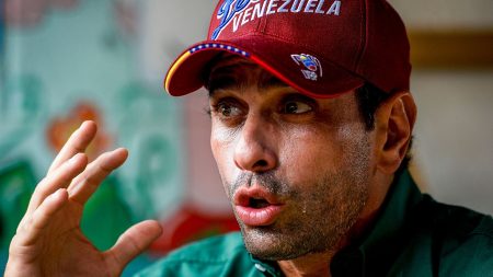 Henrique Capriles denunció ser retenido en aeropuerto venezolano durante horas (VIDEO)