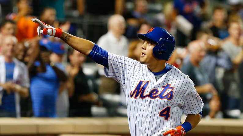 Wilmer Flores #4 de los Mets de Nueva York. (Foto por Jim McIsaac/Getty Images)