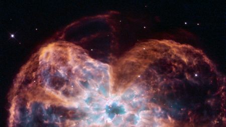 Hubble capta impresionante colorido de una estrella moribunda (Vídeo)