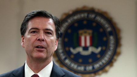 Director del FBI defendió su accionar sobre emails de Hillary Clinton