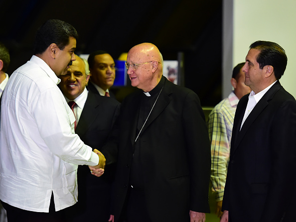 Presidente Nicolas Maduro con el representante del Vaticano Claudio Maria Celli, en Caracas, Venezuela (Foto: RONALDO SCHEMIDT/AFP/Getty Images)