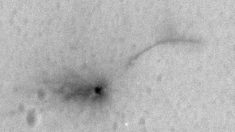 Nueva imagen del cráter de la nave ExoMars junto a un extraño arco