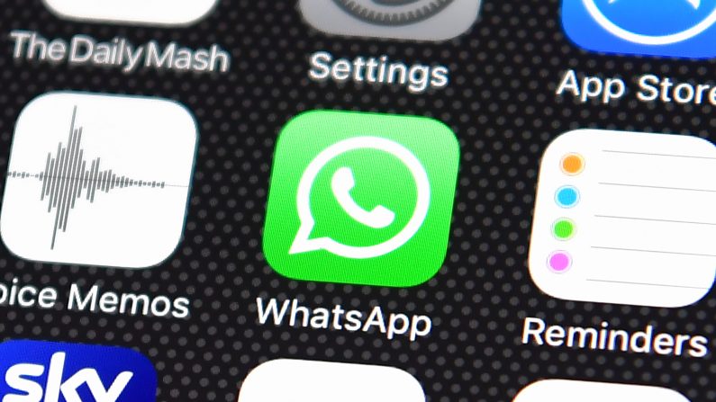 Vista del logotipo del popular servicio de mensajería instantánea en internet WhatsApp, propiedad de Facebook. (Carl Court/Getty Images)