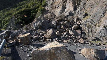 Sismo 6.5 Richter provocó desprendimientos de rocas en Paso Cristo Redentor