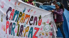 Varios manifestantes levantaron las carpas del «campamento por la paz»