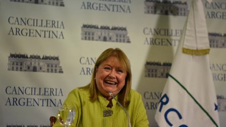 Venezuela entrega presidencia de Mercosur a Argentina