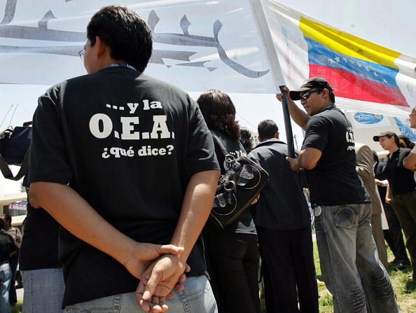 La Secretaría General de la OEA hace un llamado a los responsables y partes en el diálogo que se lleva a cabo en el país a tomar en cuenta en forma urgente la severa realidad humanitaria que vive el pueblo venezolano. (Foto: YURI CORTEZ/AFP/Getty Images)
