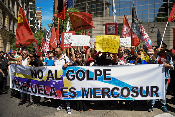 Protesta en Argentina por suspensión de Venezuela en el Mercosur Foto:  EITAN ABRAMOVICH/AFP/Getty Images