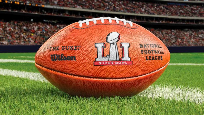 Balón representativo de la Super Bowl. Chivas TV enfrenta a la audiencia de la Super Bowl LI el 5 de febrero 2017. (Getty Images/RF)