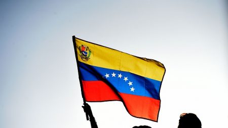 Nicolás Maduro emite decreto de estado de “excepción y emergencia económica”