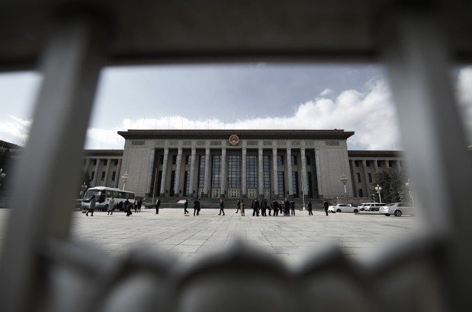 El Gran Salón del Pueblo en Beijing, donde la legislatura china celebra sus sesiones. (Greg Baker / AFP / Getty Images)
