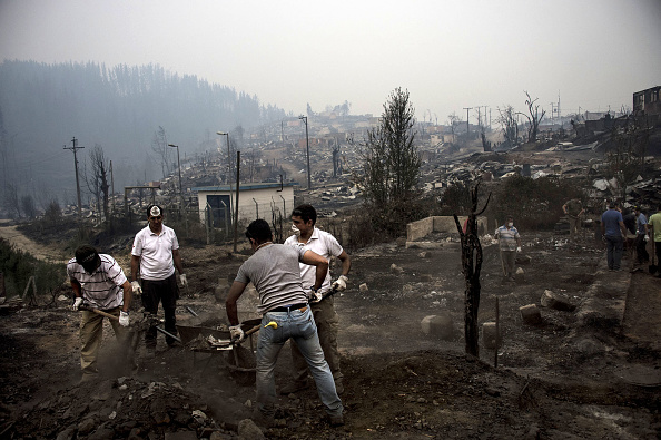 Los incendios forestales en Chile llevan consumidos más de 340 mil hectáreas. (Foto: MARTIN BERNETTI/AFP/Getty Images)