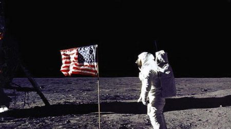 Inician celebraciones por la llegada del hombre a la Luna