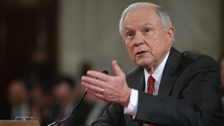 Sessions: Arresto de Julian Assange es una prioridad para EE.UU.