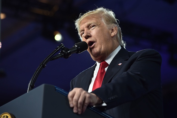 El presidente estadounidense, Donald Trump durante la Conferencia de Acción Política Conservadora (CPAC) en National Harbor, Maryland, el 24 de febrero de 2017. (NICOLAS KAMM / AFP / Getty Images)