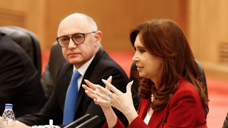Citan a declarar a Cristina Fernández por presunto lavado de dinero