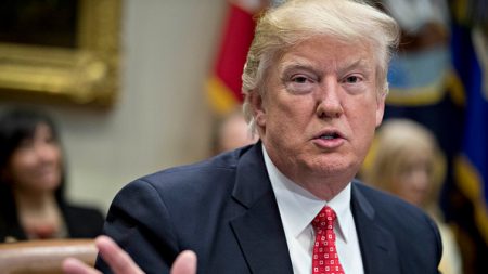 Últimas noticias de Trump hoy: Trump acusa a senador demócrata de tergiversar lo que dijo Gorsuch