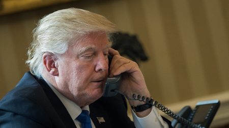 Trump invita a líder palestino Mahmoud Abbas a la Casa Blanca