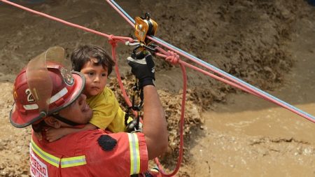 Alud deja 5 muertos en Lima, Perú