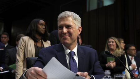 Candidato de Trump, Neil Gorsuch, sería confirmado como juez, según encuestas