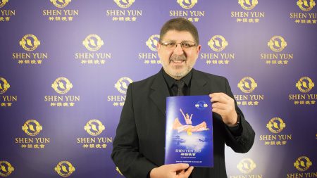 Shen Yun tiene el nivel para estar en el Teatro Colón, afirma el Director del Coro del Teatro Colón