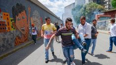 Fuerzas de seguridad de Venezuela reprimen marcha de opositores en Caracas