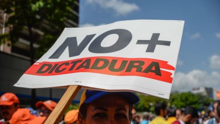 Venezuela: masiva concentración opositora pide remover a magistrados del Tribunal de Justicia