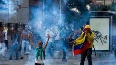 Gases lacrimógenos durante marcha en Caracas