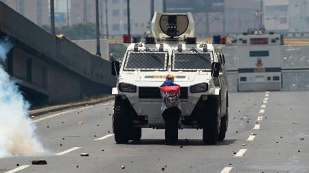 Venezuela: murió un joven herido de bala en protesta contra Maduro