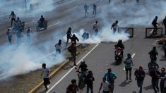 Noche de disturbios y saqueos en Caracas