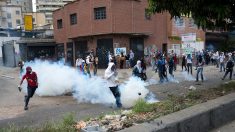 Al menos tres muertos en masiva jornada de protestas en Venezuela