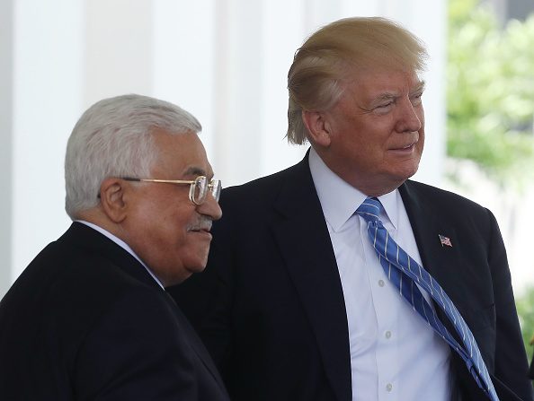 El presidente de los Estados Unidos, Donald Trump, da la bienvenida al presidente palestino, Mahmoud Abbas, en la Casa Blanca. (Foto: Mark Wilson / Getty Images)