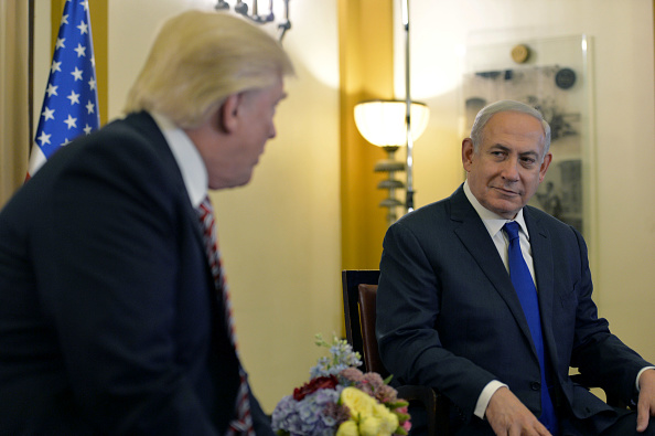 En esta foto de la Oficina de Prensa del Gobierno de Israel (GPO), el Presidente de los Estados Unidos Donald J Trump (L) se reúne con el Primer Ministro Benjamin Netanyahu en el King David Hotel 22 de mayo de 2017 En Jerusalén, Israel. (Foto: Kobi Gideon/GPO via Getty Images)