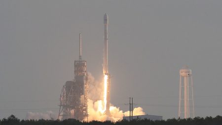 SpaceX lanza al espacio cohete con carga secreta del gobierno de Estados Unidos