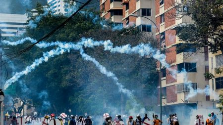 Venezuela: un muerto y cientos de heridos en marcha opositora