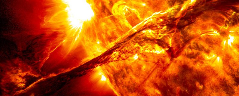Científicos suponen que las erupciones solares de diferentes tamaños tienen el mismo el origen. Crédito: NASA