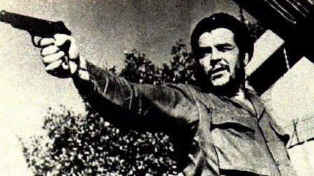 «Falso héroe de izquierda»: diputados chilenos piden que libros escolares muestren asesinatos del Che Guevara