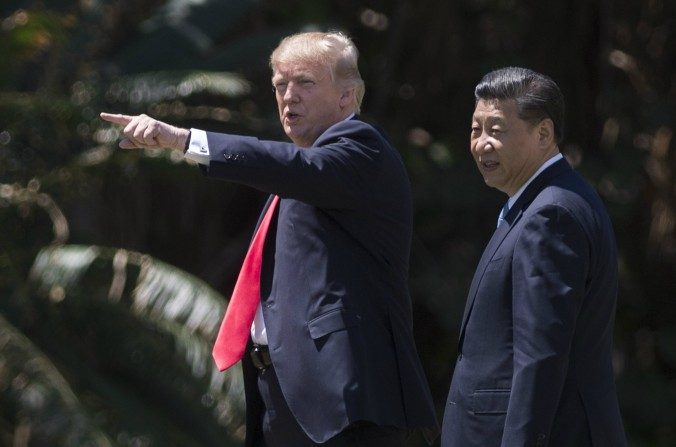 El presidente de EEUU, Donald Trump, y el mandatario chino, Xi Jinping, en su reunión en Florida el 7 de abril de 2017. (Jim Watson/AFP/Getty Images)