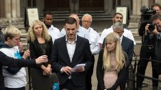 Conmovedor anuncio de los padres del bebé Charlie Gard: «Dejaremos que nuestro hijo parta”