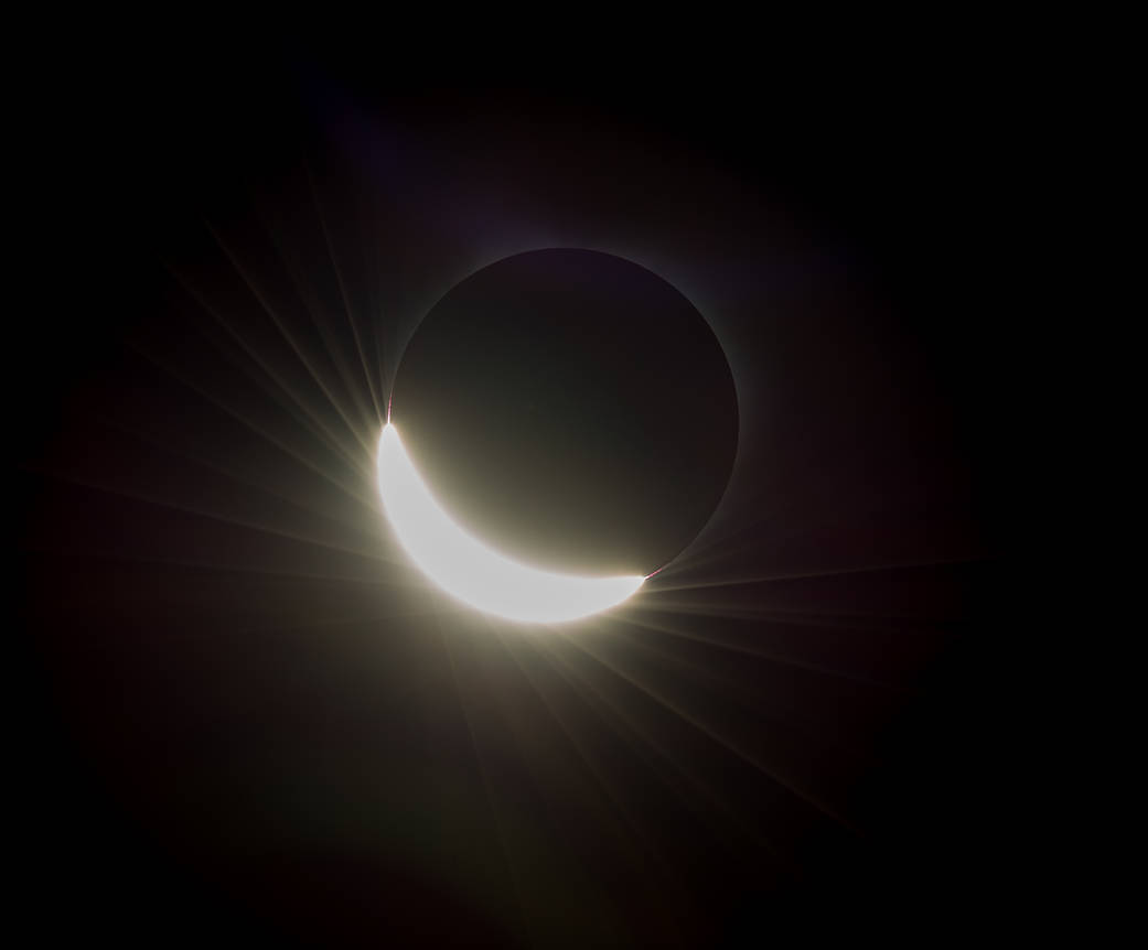 El último resplandor del sol durante el paso de eclipse por encima de Madras, Oregon. (NASA/Aubrey Gemignani)