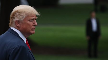 Trump destaca que Corea del Norte tomó una decisión “muy sabia” al no atacar las islas Guam