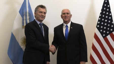 Pence elogia las reformas de Macri y pide aumentar la presión contra Maduro