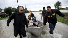 Harvey vuelve a tocar tierra firme en Luisiana y se esperan más inundaciones