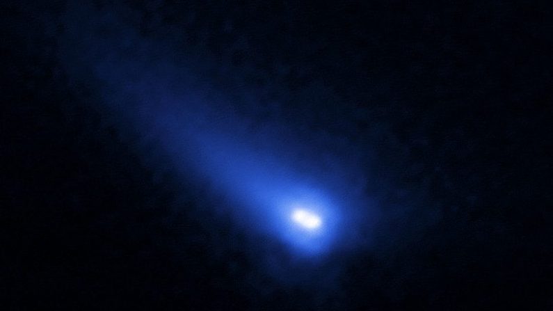 Este extraño objeto ha desconcertado a los científicos ya que es un sistema de dos objetos, con características de asterioide y cometa al mismo tiempo. (Captura de gif/ NASA, ESA, and J. DePasquale and Z. Levay)