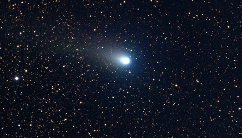 Imagen de archivo de un cometa con su pequeña cola. (NASA)